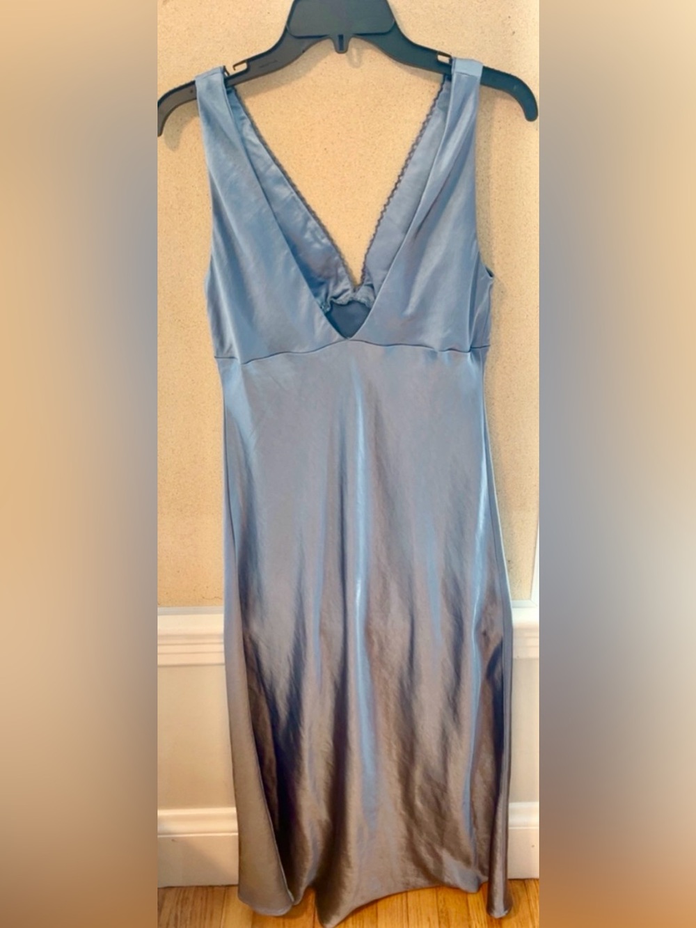 NEW HOUSE OF HARLOW EMBROIDERED SATIN DRESS
🚨NO DISCOUNT ON THIS DRESS - Picture 5 of 9